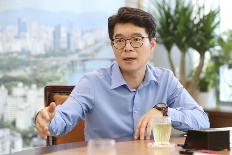 [인터뷰]정원오 성동구청장 “K-방역 숨은 영웅, 필수노동자 헌신과 공헌에 화답할 차례”