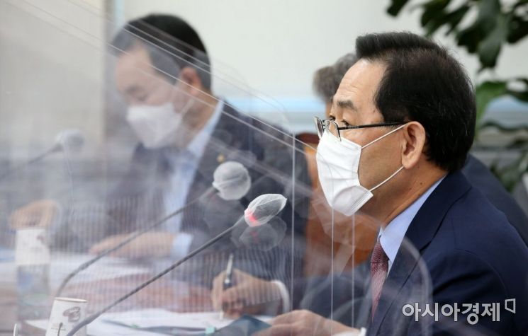 주호영 "대통령은 침묵, 분신들이 요설 퍼트려"…오후 1인 시위