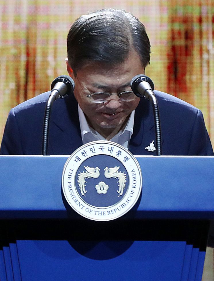 文 국정 수행 평가, 긍정 44%·부정 48%…6주 만에 역전 [갤럽]