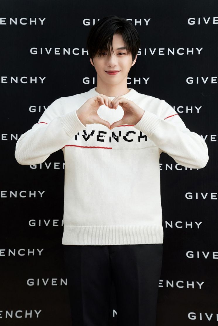 가수 강다니엘 /사진=지방시 뷰티