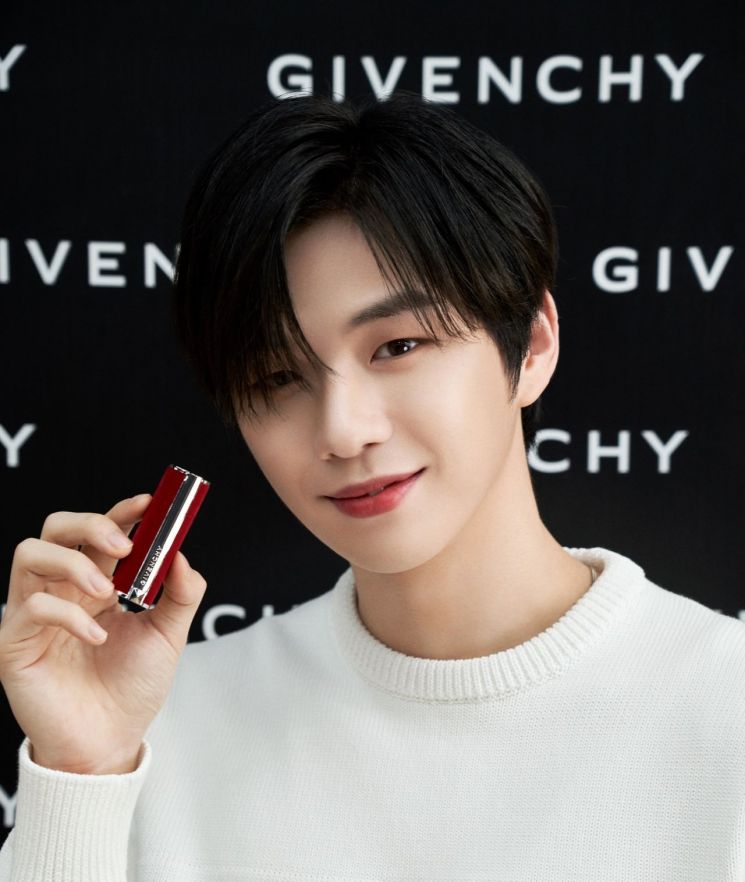가수 강다니엘 /사진=지방시 뷰티