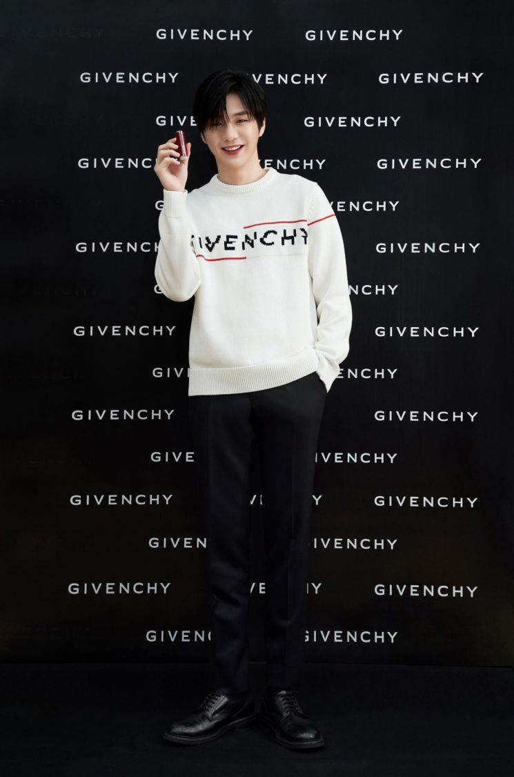 가수 강다니엘 /사진=지방시 뷰티