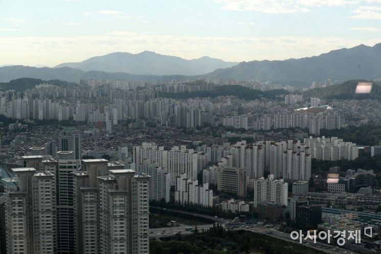서울 평균 아파트값 10억 돌파…1년에 1억 이상 올라
