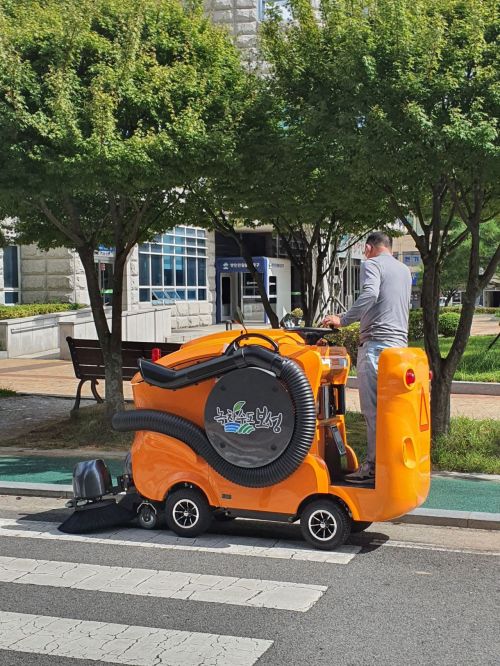 깨끗한 거리 만들기 나선 보성군…친환경 청소 로봇 도입