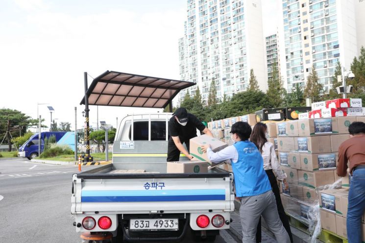 [포토]서울시농수산식품공사, 추석 맞이 제수용품 및 과일 나눔