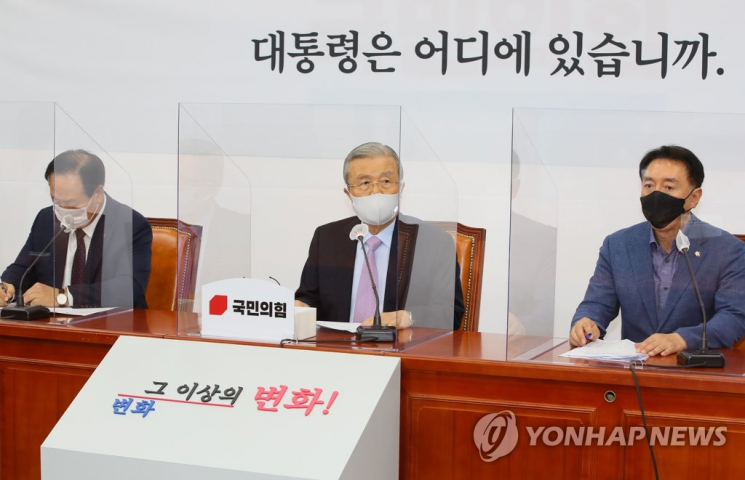 국민의힘 김종인 비상대책위원장이 26일 국회에서 열린 '북한의 우리 국민 사살·화형 만행 진상조사TF' 제1차회의에서 발언하고 있다. [이미지출처=연합뉴스]