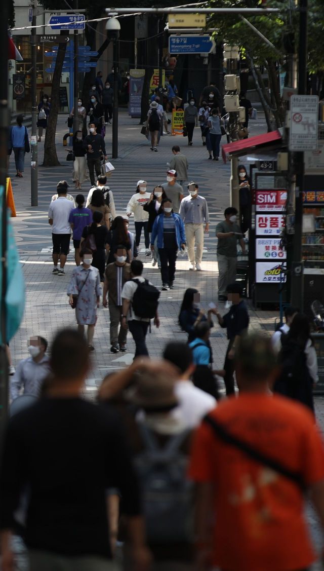 코로나19 재확산에 다시 위축된 산업생산…제조업 출하 줄고·재고 늘어