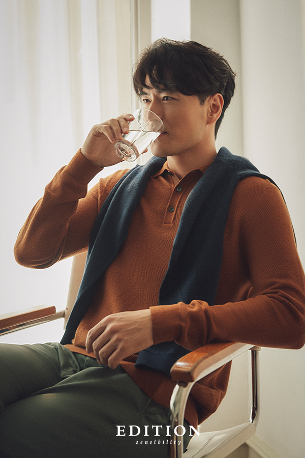 이진욱, 여유로운 미소와 포즈