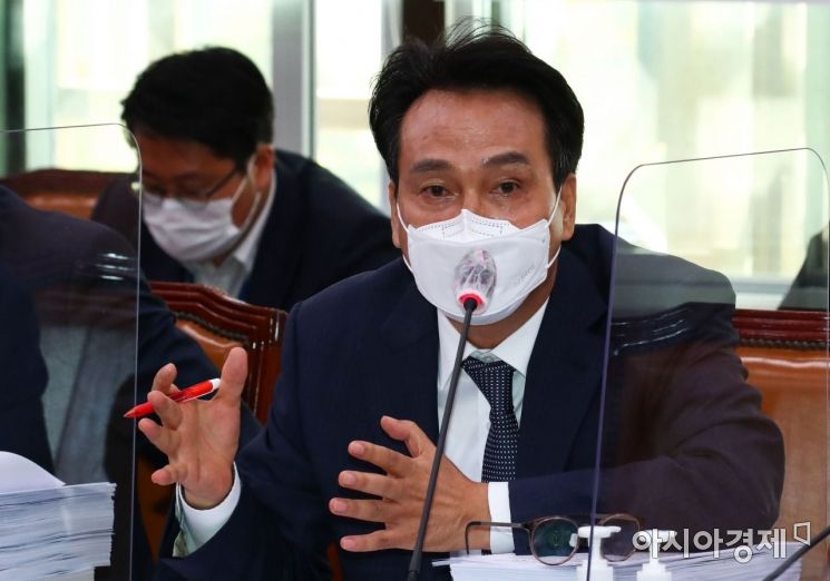 안민석 "남북하나재단, 합격기준 변경해 부적격자 채용"