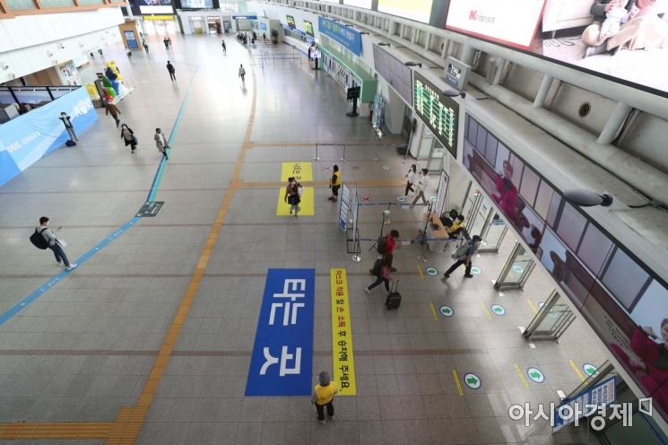 [포토]추석 연휴 D-1, 한산한 서울역 