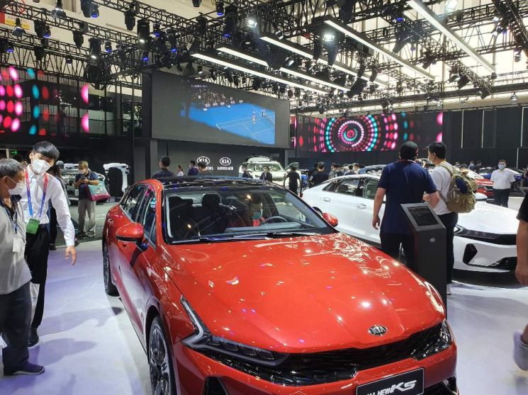 코로나19 확산으로  연기됐던 중국 '2020 베이징 모터쇼'가 10월5일까지 중국 베이징 국제전시센터에서 열린다. 기아차는 중국형 '올 뉴K5'를 전시했다.