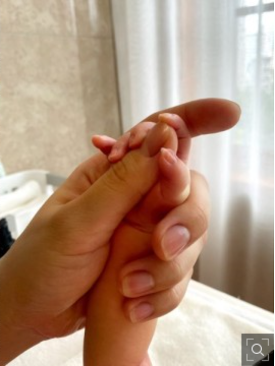 배우 수현, 결혼 10개월 만에 득녀…"she's perfect"