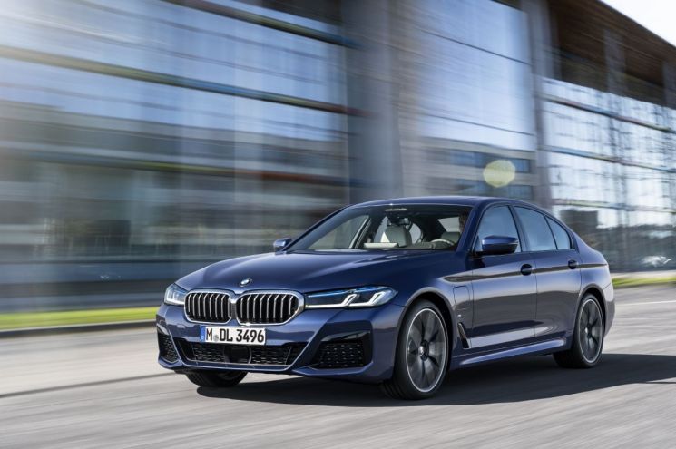 BMW 뉴 5시리즈 주행사진