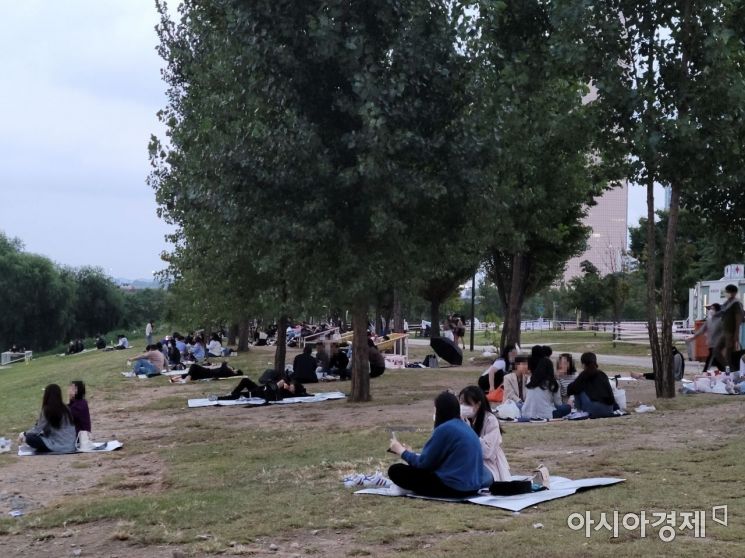 이달 3일 오후 서울 영등포구 여의도 한강공원.