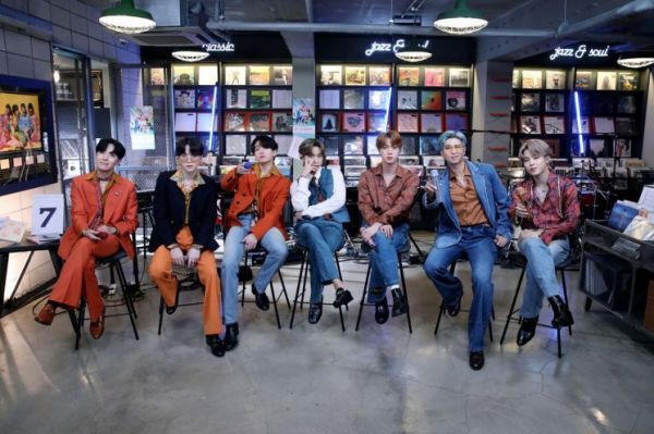 그룹 방탄소년단(BTS)이 미국 공영 라디오방송 NPR의 유명 음악 프로그램 '타이니 데스크 콘서트'(Tiny Desk Concert)에 처음으로 출연했다. [이미지출처=연합뉴스]
