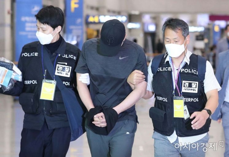 [포토]뺑소니 사망 사고 피의자 송환 