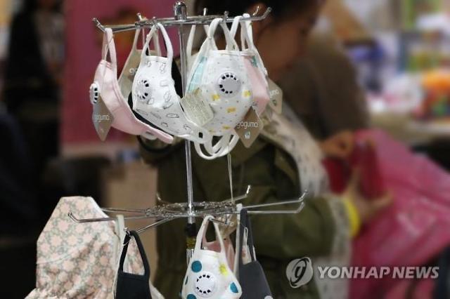 시중에 유통되고 있는 밸브형마스크 [이미지출처=연합뉴스]