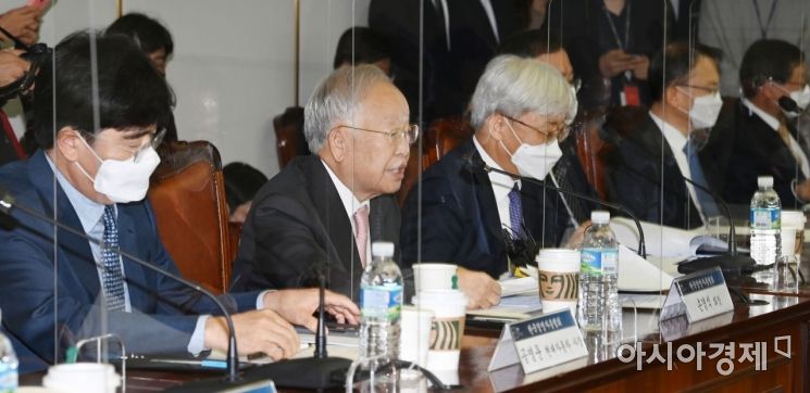 손경식 경총 회장이 6일 서울 마포구 백범로 한국경영자총협회에서 열린 더불어민주당-경총과의 간담회에서 모두발언을 하고 있다./윤동주 기자 doso7@
