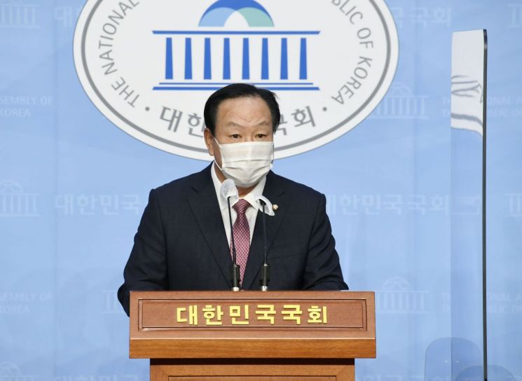한기호 국회 국방위 국민의힘 간사가 5일 서울 여의도 국회 소통관에서 ‘추미애 아들을 위한 민주당 방탄 국감‘ 규탄 기자회견을 하고 있다. [이미지출처=연합뉴스]