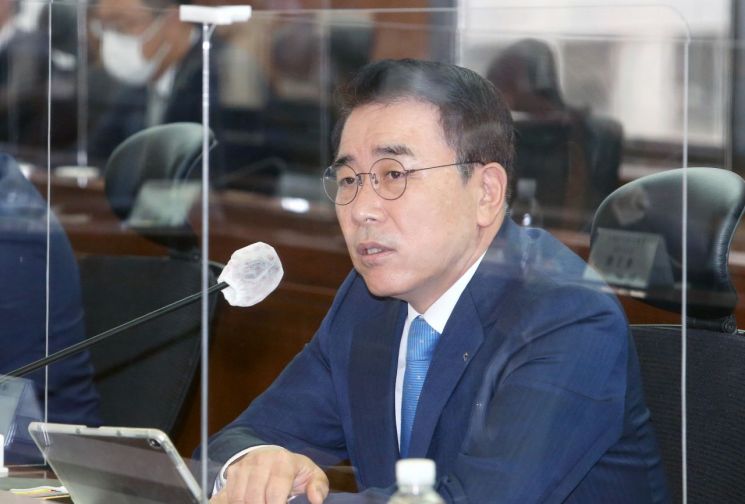 조용병 신한금융 회장, 직속 '룬샷 조직' 운영 "새 디지털 플랫폼 구축"