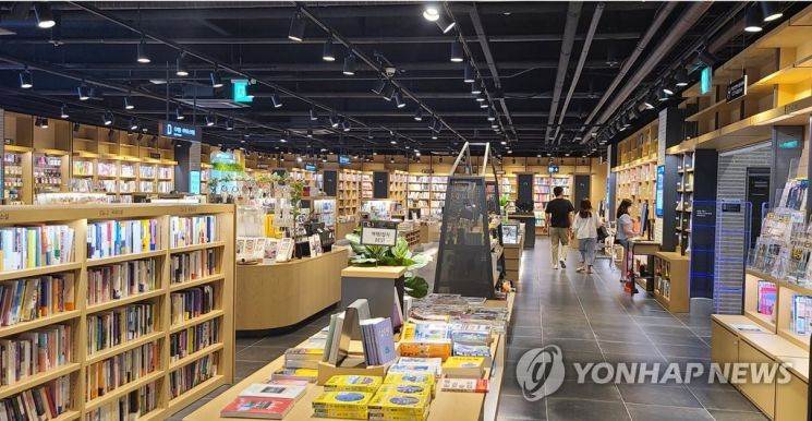 한산한 모습을 보이는 대전의 한 서점./사진=연합뉴스