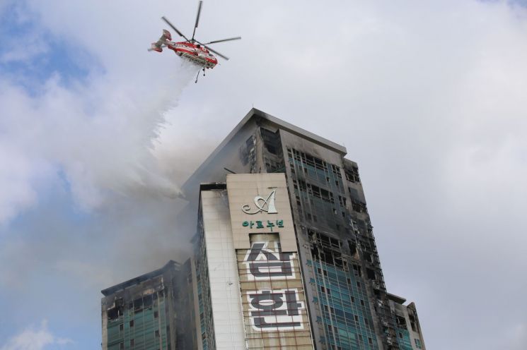 울산 33층 주상복합아파트 화재, 15시간 만에 완전 진화 … 경상자 93명(종합) 