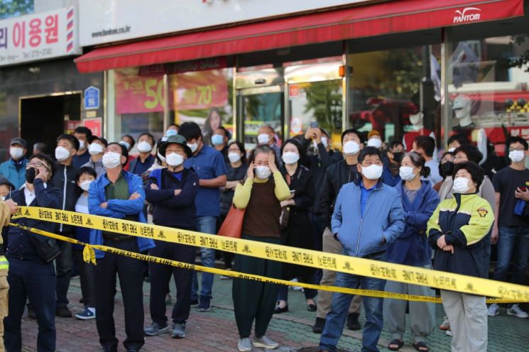 [포토] 울산 33층 주상복합아파트 진화 현장