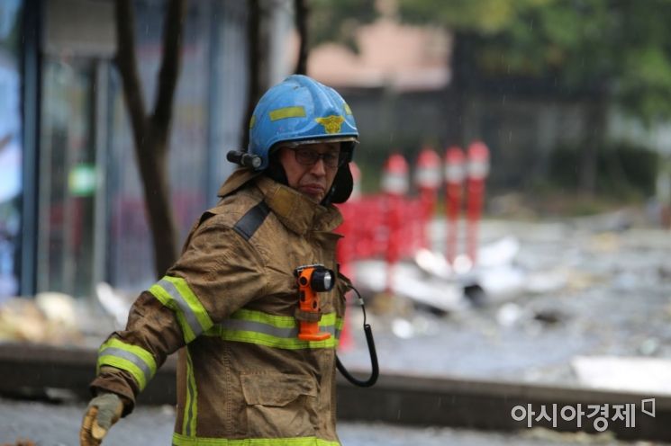 [포토] ‘잠 한숨 못잤다’ 울산 주상복합아파트 진화 현장