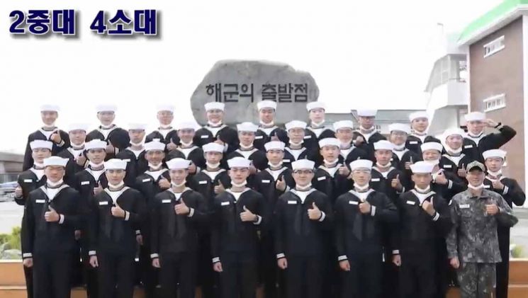 박보검 근황 포착…해군 훈련소 수료 → 문화 홍보병 복무 예정