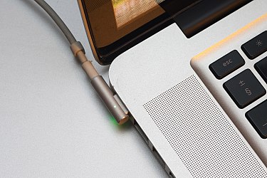 돌아온 '맥세이프'…애플 새 무선충전기 브랜드 되나