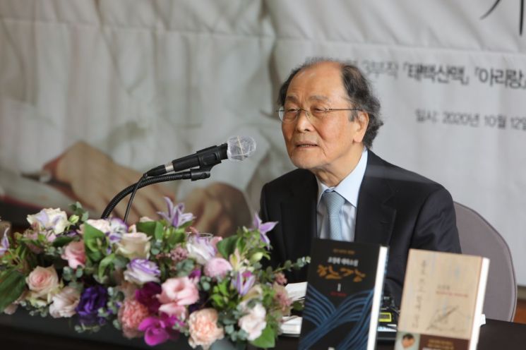 등단 50주년 조정래 "30년만에 '태백산맥' 정독…마지막 퇴고"