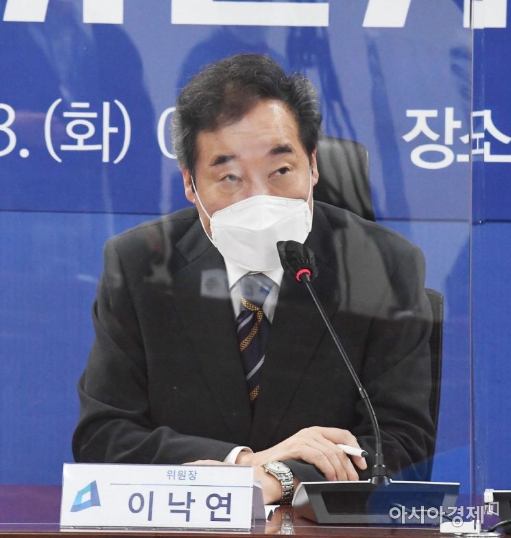 이낙연 더불어민주당 대표가 13일 국회에서 열린 국난극복 K-뉴딜위원회 전체회의에 참석, 모두발언을 하고 있다./윤동주 기자 doso7@