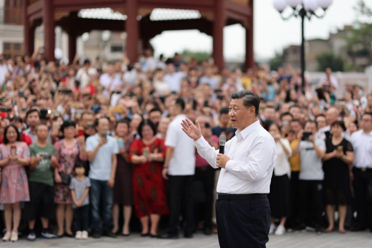 시진핑 "세계가 혼란기를 지나고 있다"…선전 경제특구 40주년 기념식 참석