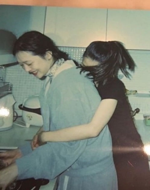 김선아가 설리 생전에 함께 시간을 보내고 있는 모습. 사진=김선아 인스타그램 캡처.