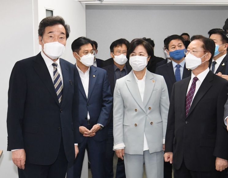 한동훈 진천 가던 날…추미애 "공수처 완성이 검찰개혁 완성"