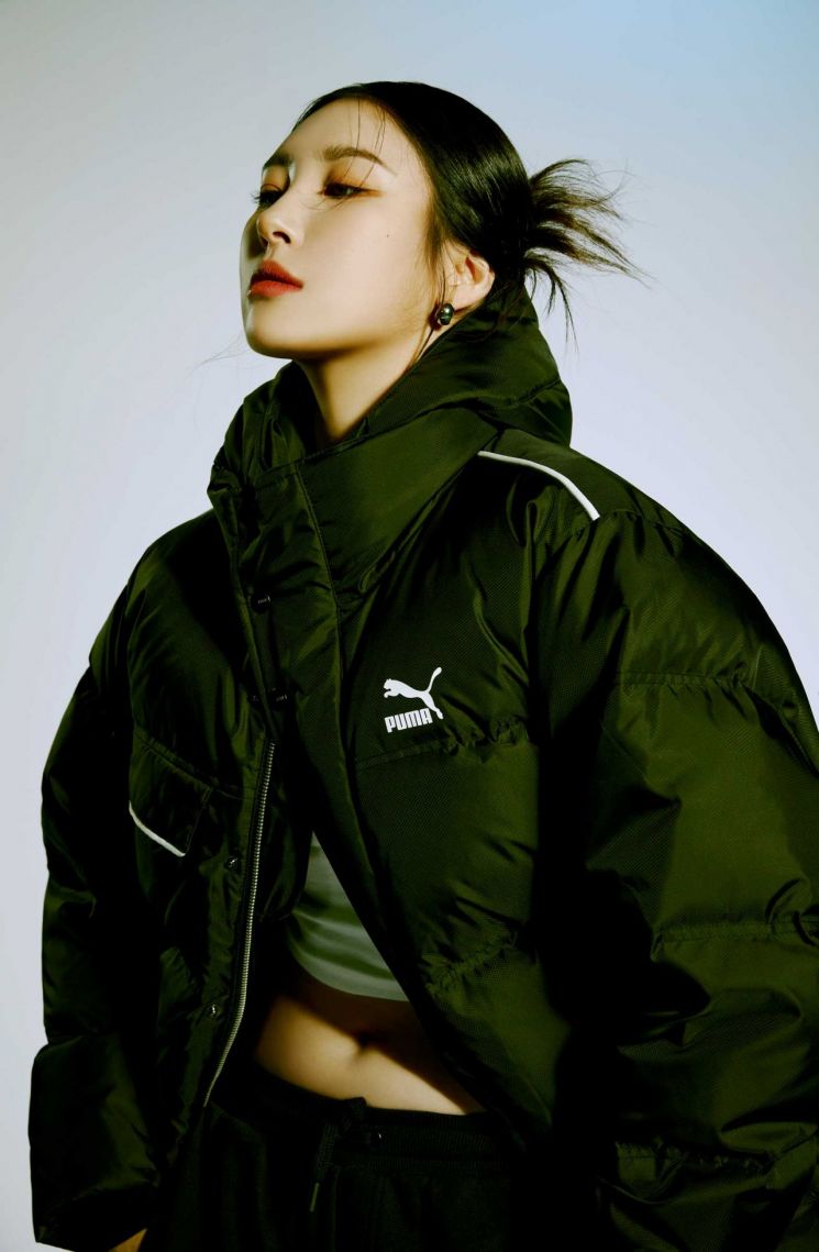 선미, 크롭티에 오버사이즈 다운 재킷