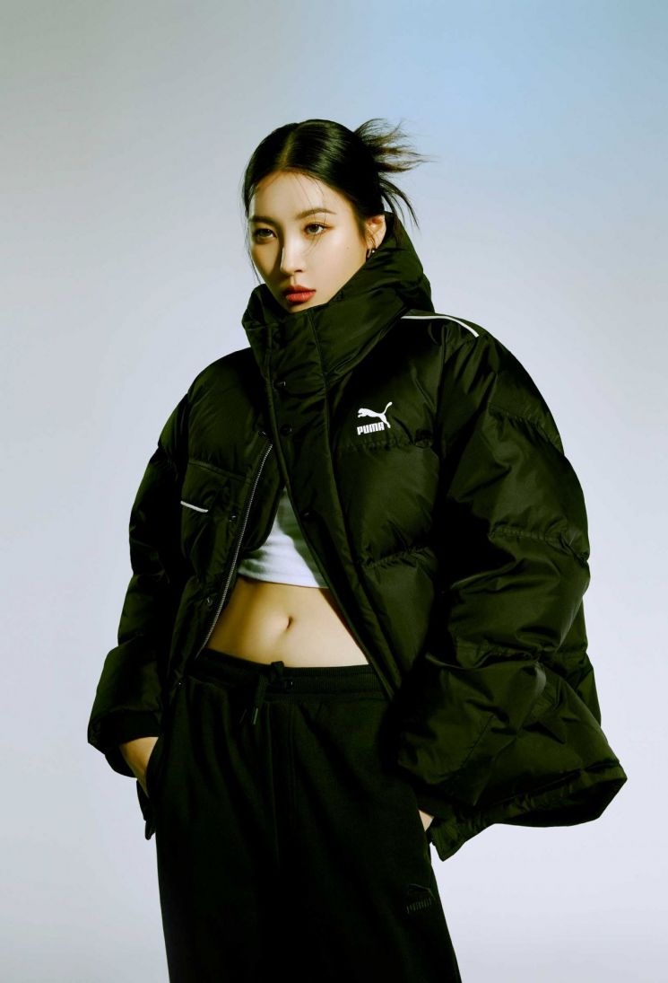 선미, 크롭티에 오버사이즈 다운 재킷