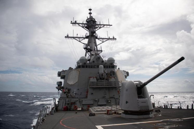 美 군함 올들어 열번째 대만해협 통과..."항행의 자유 지켜낼 것"