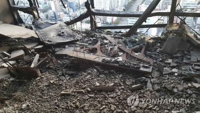 지난 8일 화재가 발생한 울산시 남구의 주상복합아파트 내부./사진=연합뉴스