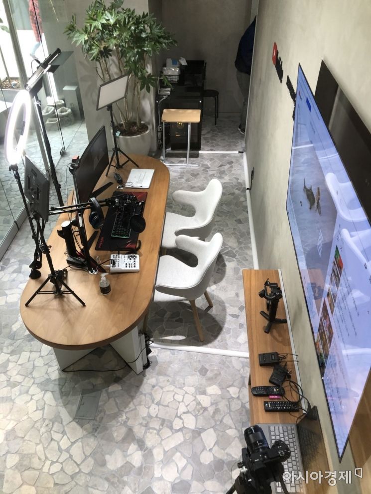 틈 1층 '유튜브 스튜디오' 내부