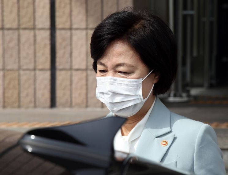 "계속 언론으로 남을 수 있나" 추미애, 연일 언론 비판