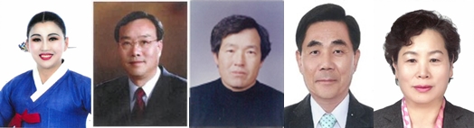 전북 고창군은 지난 14일 남다른 애향심과 지역주민을 위해 헌신한 군민을 발굴해 군민의 이름으로 수여하는 ‘제36회 고창 군민의 장’ 수상자를 확정했다. 사진은 왼쪽부터 김옥진, 이강수, 오금열, 정관훈, 이춘애씨