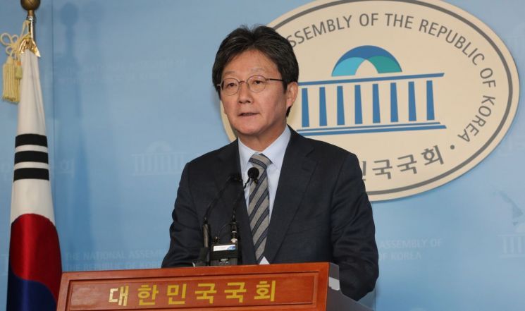 "나도 朴정부때 연금개혁 단행" 유승민, 김종철 연금통합안에 '공감'