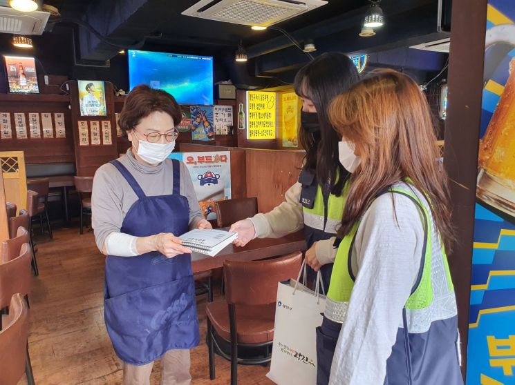 출입자 명부 전달