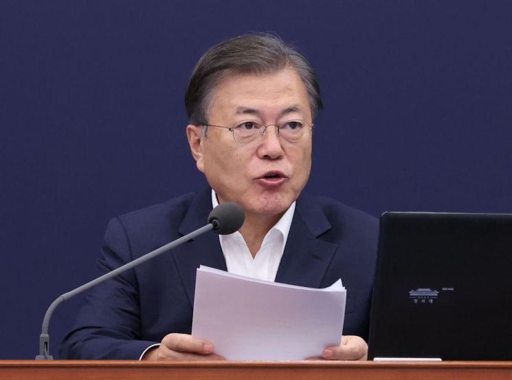 文대통령 "지금이 경제 반등 골든타임…쿠폰 지급·소비 진작"