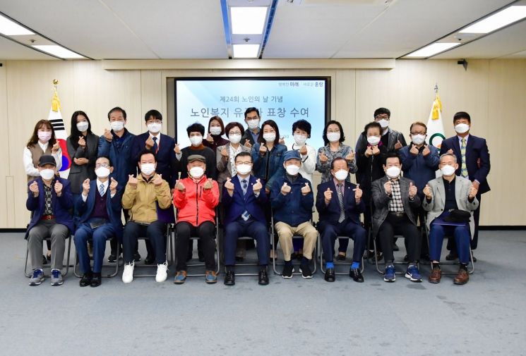 [포토]“어르신 감사합니다”...중랑구, 경로의 달 맞아 감사 전해