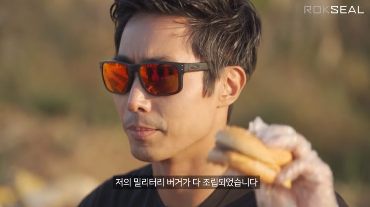 [종합] "제가 예전에 광고했던 버거"…이근 대위, 상공에서 버거 먹방 유튜브 공개