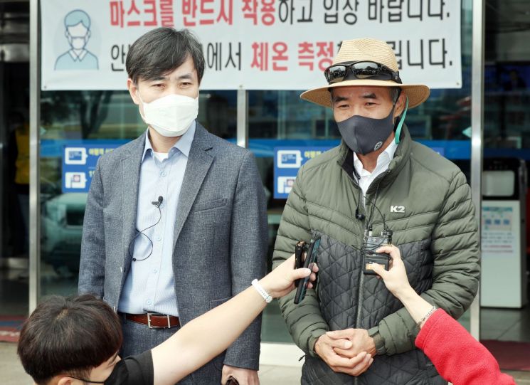 하태경, 北피격 유족과 해상 위령제…“당신을 잊지 않고 기억한다”