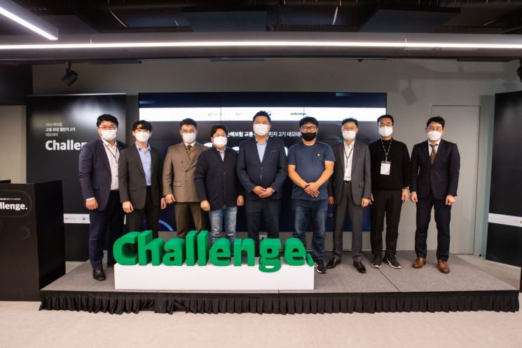 21일 강남구 성홍타워에서 '교통환경챌린지 2기 데모데이' 참석자들이 기념촬영을 하고 있다.