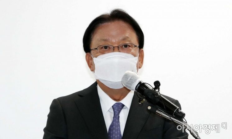 [포토]택배 노동자 사망 관련 사과문 발표하는 박근희 대표
